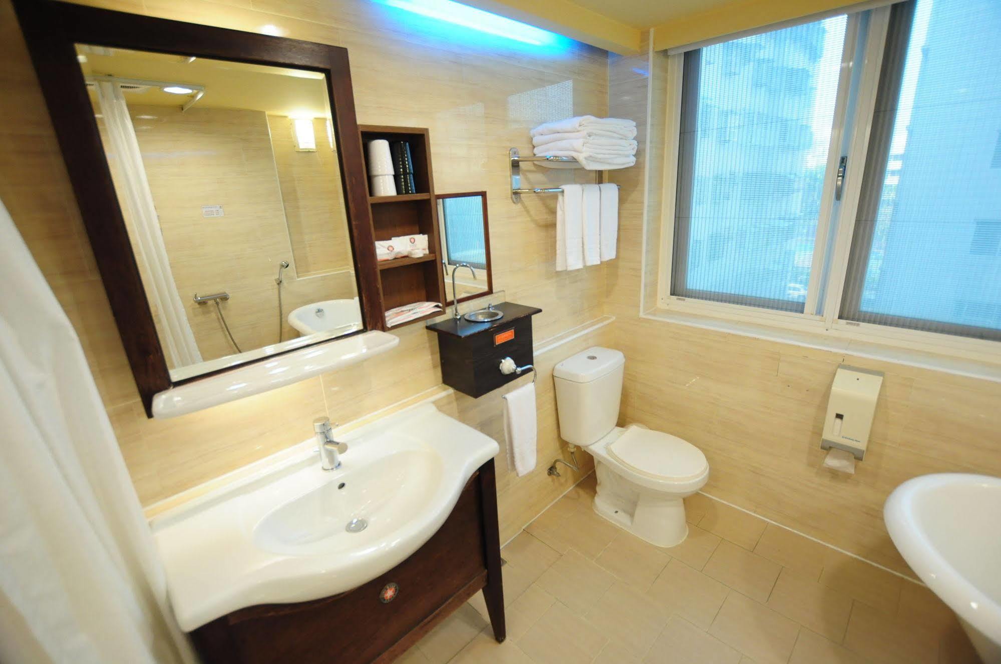 Kindness Xin Jue Jiang Hotel เกาสง ภายนอก รูปภาพ