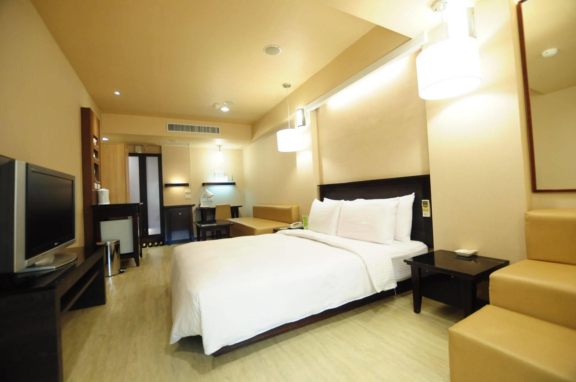 Kindness Xin Jue Jiang Hotel เกาสง ภายนอก รูปภาพ