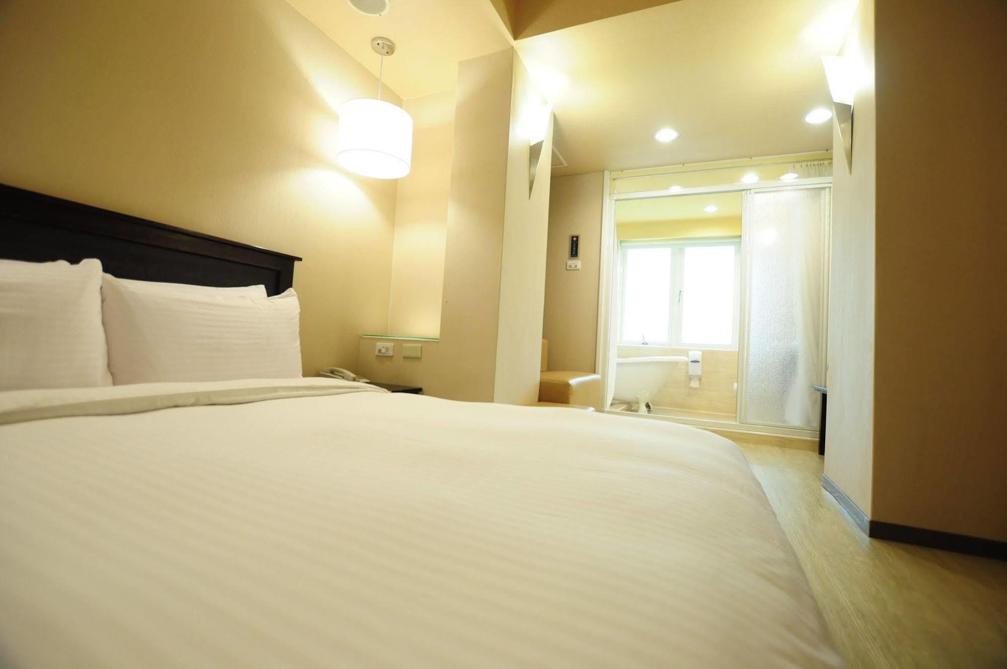 Kindness Xin Jue Jiang Hotel เกาสง ภายนอก รูปภาพ