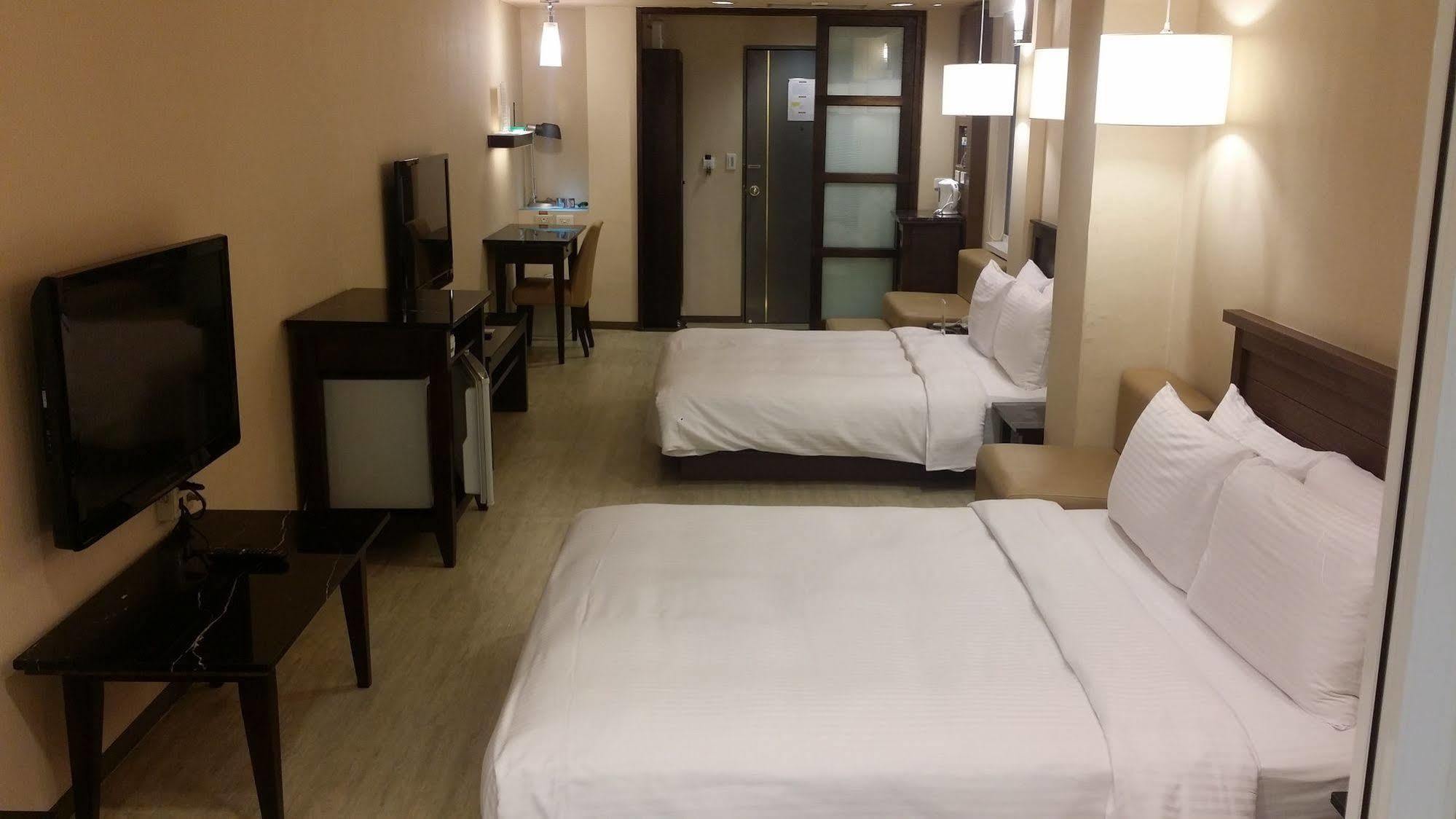 Kindness Xin Jue Jiang Hotel เกาสง ภายนอก รูปภาพ